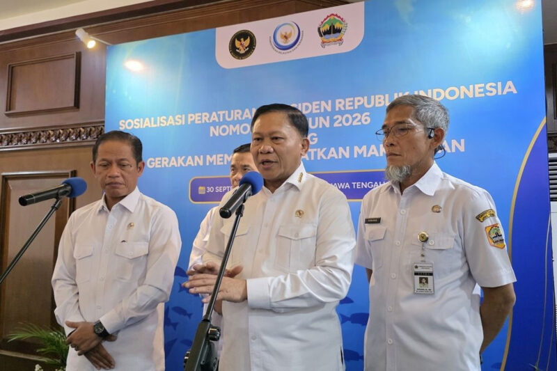 Wakil Menteri Kelautan dan Perikanan Didit Herdiawan Ashaf diwawancarai usai rapat Gerakan Memasyarakatkan Makan Ikan di Kompleks Kantor Gubernur Jawa Tengah, Rabu (30/9/2026).(KOMPAS.COM/Titis Anis Fauziyah)
