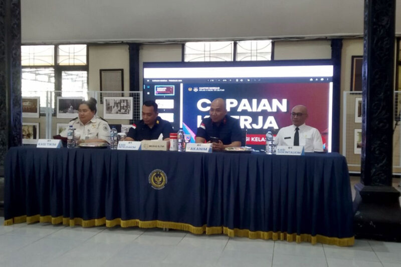 Kantor Imigrasi Blitar menggelar konferensi pers, Kamis (3/9/2026)(KOMPAS.COM/ASIP HASANI)
