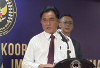 Menteri Koordinator Bidang Hukum, HAM, Imigrasi, dan Pemasyarakatan (Menko Kumham Imipas) Yusril Ihza Mahendra dalam konferensi pers di kantor Kementerian Imipas, Jakarta, Rabu (22/7/2026).(KOMPAS.com/HARYANTI PUSPA SARI )
