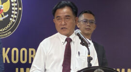 Menteri Koordinator Bidang Hukum, HAM, Imigrasi, dan Pemasyarakatan (Menko Kumham Imipas) Yusril Ihza Mahendra dalam konferensi pers di kantor Kementerian Imipas, Jakarta, Rabu (22/7/2026).(KOMPAS.com/HARYANTI PUSPA SARI )

