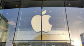 Ilustrasi logo Apple di depan Apple Store Beijing(KOMPAS.com/Bill Clinten)
