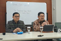Kepala Departemen Komunikasi BI Ramdan Denny Prakoso (kiri) bersama Kepala Departemen Pengelolaan Moneter dan Aset Sekuritas BI Erwin Gunawan Hutapea (kanan) dalam Taklimat Media di Kantor Pusat BI, Jakarta, Rabu (30/9/2026).(KOMPAS.com/CITA AULIANA)
