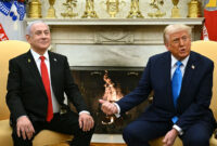 Presiden Amerika Serikat Donald Trump (kanan) bersama Perdana Menteri Israel Benjamin Netanyahu (kiri) di Oval Office, Gedung Putih, Washington DC, 4 Februari 2025..(AFP/ANDREW CABALLERO-REYNOLDS)
