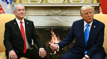 Presiden Amerika Serikat Donald Trump (kanan) bersama Perdana Menteri Israel Benjamin Netanyahu (kiri) di Oval Office, Gedung Putih, Washington DC, 4 Februari 2025..(AFP/ANDREW CABALLERO-REYNOLDS)