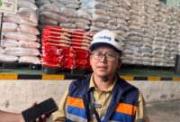 Manajer Operasional Sentra Penggilingan Padi (SPP) Bulog Kendal, M Aziz Latif saat ditemui di SPP Kendal, Jawa Tengah, Jumat (30/10/2026).(KOMPAS.com/YOHANA ARTHA ULY)
