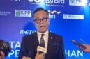 Chief Operating Officer (COO) Danantara sekaligus Kepala Badan Pengatur (BP) BUMN Dony Oskaria di Jakarta Pusat pada Kamis (8/10/2026).(KOMPAS.com/DEBRINATA RIZKY)
