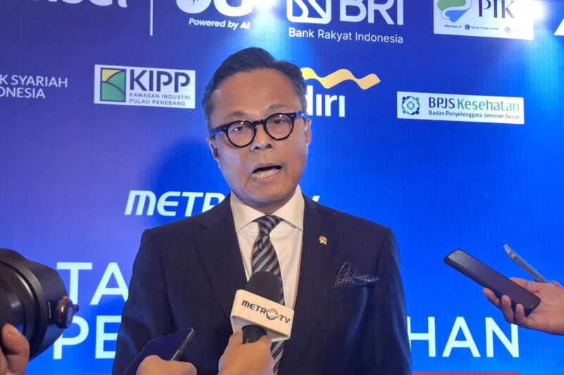 Chief Operating Officer (COO) Danantara sekaligus Kepala Badan Pengatur (BP) BUMN Dony Oskaria di Jakarta Pusat pada Kamis (8/10/2026).(KOMPAS.com/DEBRINATA RIZKY)
