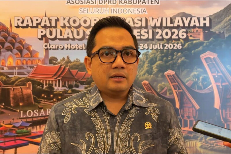 Ketua Komisi II DPR RI Muhammad Rifqinizamy Karsayuda di Makassar, Jumat (24/7/2026)(Kompas.com/ Atri Suryatri Abbas)

