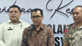 Ketua Ombudsman Republik Indonesia (ORI), Nuzran Joher saat memantau langsung tahapan pemeriksaan kesehatan dalam seleksi penerimaan calon Taruna/Taruni Politeknik Imigrasi dan Pemasyarakatan (Poltekimipas) di Rumah Sakit Bhayangkara Brimob, Kelapa Dua, Depok, Rabu (14/10/2026). (KOMPAS.COM/Febrianto Adi Saputro)(Febrianto Adi Saputro)