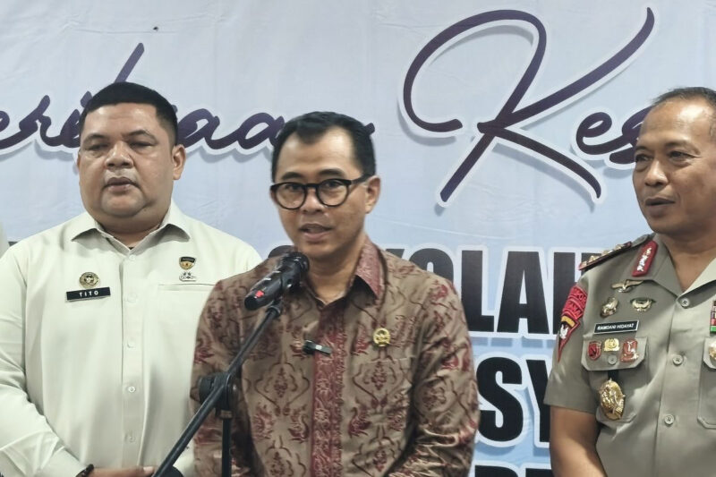 Ketua Ombudsman Republik Indonesia (ORI), Nuzran Joher saat memantau langsung tahapan pemeriksaan kesehatan dalam seleksi penerimaan calon Taruna/Taruni Politeknik Imigrasi dan Pemasyarakatan (Poltekimipas) di Rumah Sakit Bhayangkara Brimob, Kelapa Dua, Depok, Rabu (14/10/2026). (KOMPAS.COM/Febrianto Adi Saputro)(Febrianto Adi Saputro)