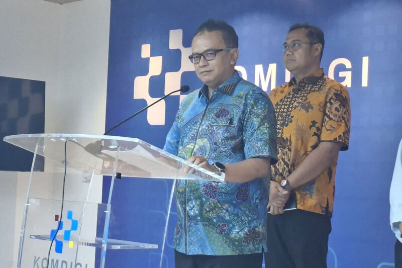 Direktur Strategi dan Kebijakan Infrastruktur Digital Komdigi Denny Setiawan dalam konferensi pers di Kantor Komdigi, Jakarta, Sabtu (3/10/2026).(KOMPAS.com/NICHOLAS RYAN ADITYA)
