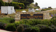 Pintu masuk Trump National Golf Club atau lapangan golf Trump di California, Amerika Serikat (AS).(Tangkapan layar via Sky News)
