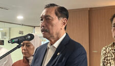 Ketua Dewan Ekonomi Nasional (DEN) Luhut Binsar Pandjaitan dalam konferensi pers Perlinsos di Kantor DEN, Jakarta, Kamis (10/9/2026).(KOMPAS.com/CITA AULIANA)
