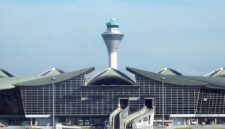 Gedung Terminal Utama dan Menara di KLIA(Dok. Wikimedia Commons/Craig)

