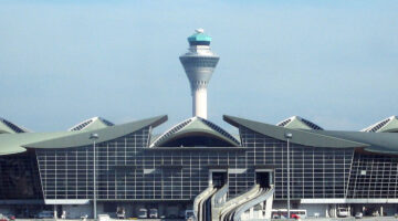 Gedung Terminal Utama dan Menara di KLIA(Dok. Wikimedia Commons/Craig)
