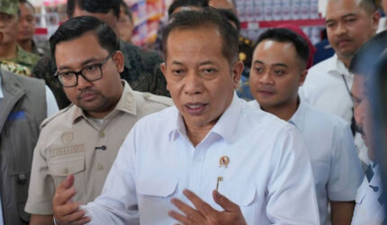 Menteri Koperasi (Menkop) Ferry Juliantono menegaskan pihaknya sedang menawarkan agar Kopdes Merah Putih bisa ikut menyalurkan gaji ASN.(Dok. Kemenkop)