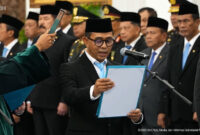 Presiden Republik Indonesia Prabowo Subianto melantik Nuzran Joher sebagai Ketua Ombudsman RI periode 2026-2031 di Istana Negara, Jakarta, Kamis (1/10/2026).(Tangkapan layar Youtube Sekretariat Presiden.)
