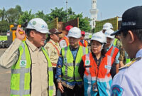 Kunjungan kerja Anggota Komisi VII DPR RI dari Fraksi Gerindra, Bambang Haryo Soekartono (BHS), di Pelabuhan Soekarno Hatta Makassar, Kamis (8/10/2026)(Kompas.com/ Atri Suryatri Abbas)
