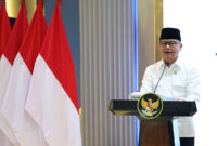 Menteri Pelindungan Pekerja Migran Indonesia (P2MI) Mukhtarudin dalam pertemuan dengan perwakilan pemerintah daerah (pemda) dan perguruan tinggi di Kantor KP2MI, Jakarta, Selasa (27/10/2026).(Dok. Kementerian P2MI)
