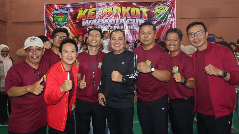 Fery Ariasandi menghadiri acara puncak Kejurkot Wali Kota Cup PBSI Sungai Penuh