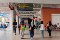 Penumpang Bandara SMB II Palembang.(KOMPAS.COM/AJI YK PUTRA)
