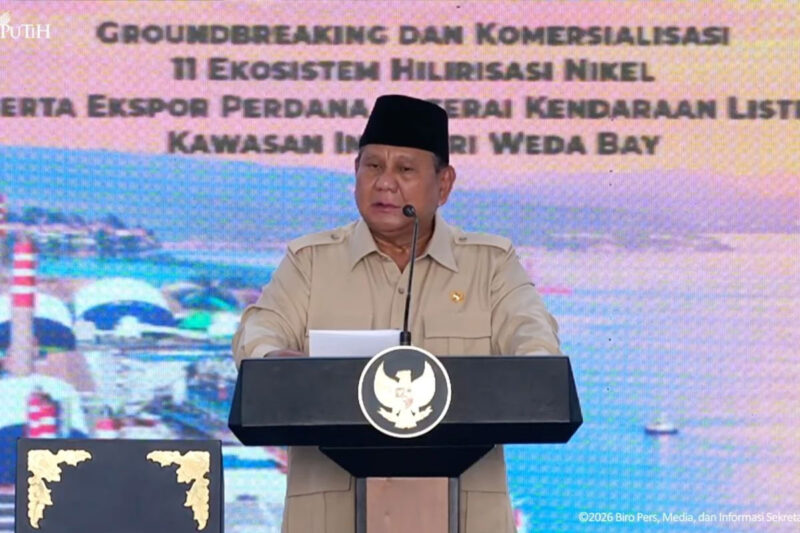 Presiden Prabowo Subianto meresmikan peluncuran ekspor perdana kendaraan listrik dan empat proyek industri yang memasuki tahap komersial di kawasan Indonesia Weda Bay Industrial Park (IWIP), Halmahera Tengah, Maluku Utara, Kamis (8/10/2026). (Dok. YouTube Sekretariat Presiden)
