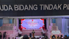 Presiden Prabowo Subianto saat memberikan sambutan dalam acara penyerahan uang negara hasil kerja Satgas PKH di Gedung Jampidsus Kejaksaaan Agung (Kejagung), Kebayoran Baru, Jakarta Selatan, Selasa (6/10/2026). (KOMPAS.com/FIKA NURUL ULYA)
