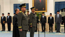Jenderal Tandyo Budi Revita dan Jenderal Maruli Simanjuntak dilantik Presiden Prabowo Subianto di Istana Kepresidenan, Jakarta, Kamis (15/10/2026). (KOMPAS.com/ADHYASTA DIRGANTARA)