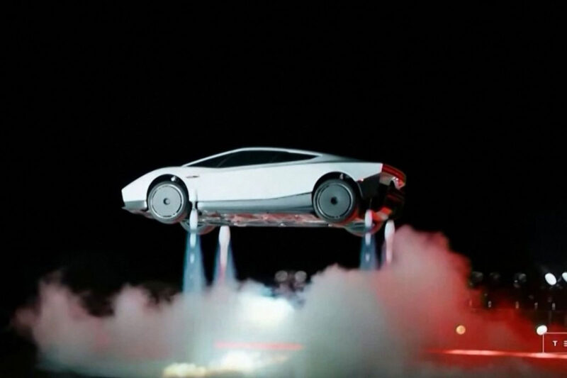 Cuplikan yang diambil pada 16 Oktober 2026 dari siaran langsung yang dirilis oleh Tesla ini memperlihatkan perusahaan tersebut meluncurkan pada 15 Oktober mobil listrik Roadster generasi terbarunya di McGregor, Texas, Amerika Serikat. (AFP PHOTO / TESLA - HANDOUT)
