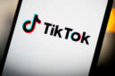 Ilustrasi TikTok. (NURPHOTO/JAAP ARRIENS via DW INDONESIA)
