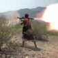 Seorang anggota Pasukan Pelawanan Nasional Yaman yang dibeking Arab Saudi menembakkan RPG saat memerangi Houthi di Kadha, barat Kota Taiz, Yaman, 9 September 2026.(PASUKAN PERLAWANAN NASIONAL YAMAN via AFP)

